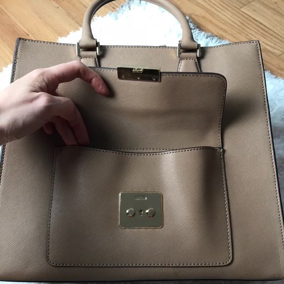 Michael Kors Bridgette Leather East West Bag - Picture 8 of 8